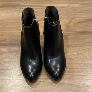 Adrienne Vittadini Black Leather Toulah Booties size 6.5